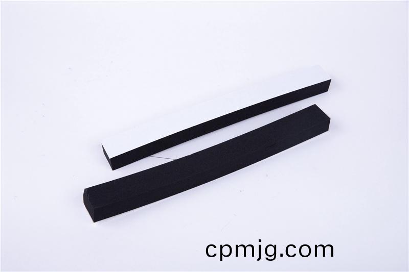 CR減震(zhen)保(bao)溫(wen)條